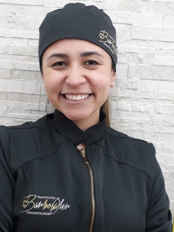 Dra. Bruna Bucheb